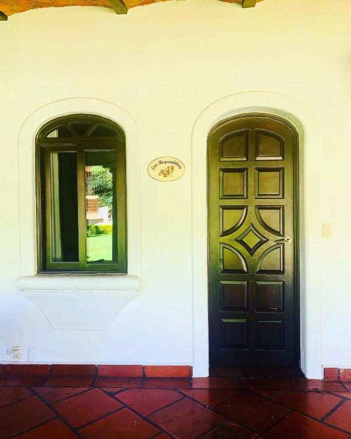 Caroline Bella Bed & Breakfast Ajijic Exterior foto
